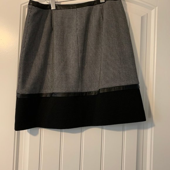 Halogen A lined skirt with faux leather details - Picture 3 of 6